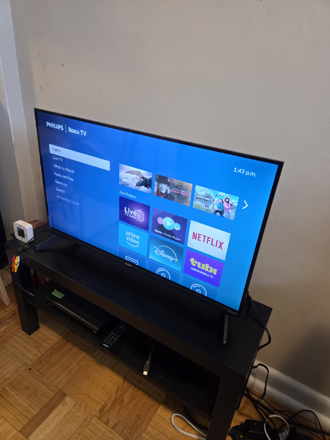 Philips 32" QLED Roku TV 1080p - photo 3