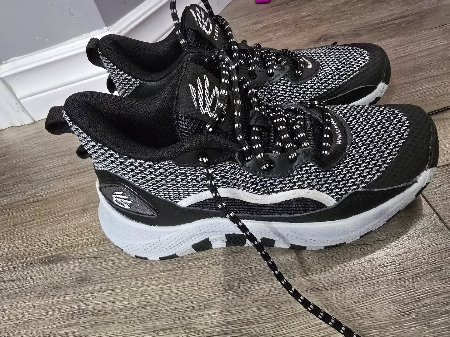 Under Armour Curry 4.5Y Youth Shoes image indicator(5)