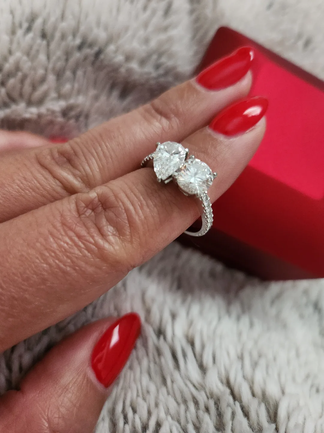 Timeless Love in Platinum: Toi et Moi Diamond Masterpiece image indicator(4)