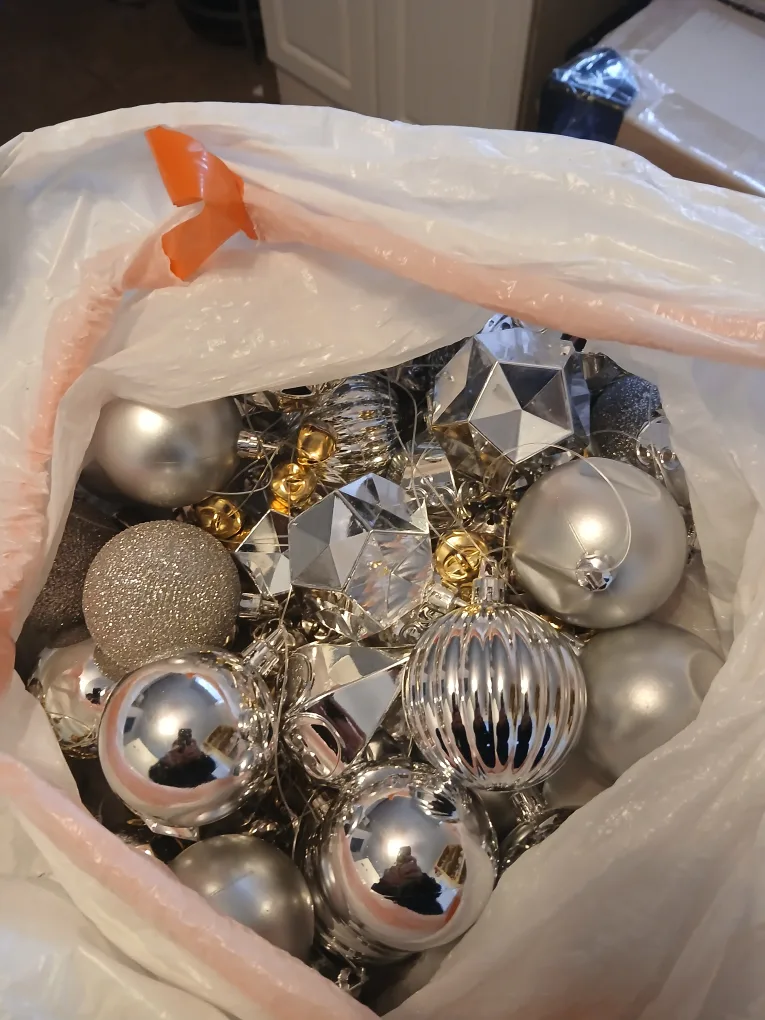 Christmas Ornaments - Silver, Gold, Rose Gold image indicator(2)