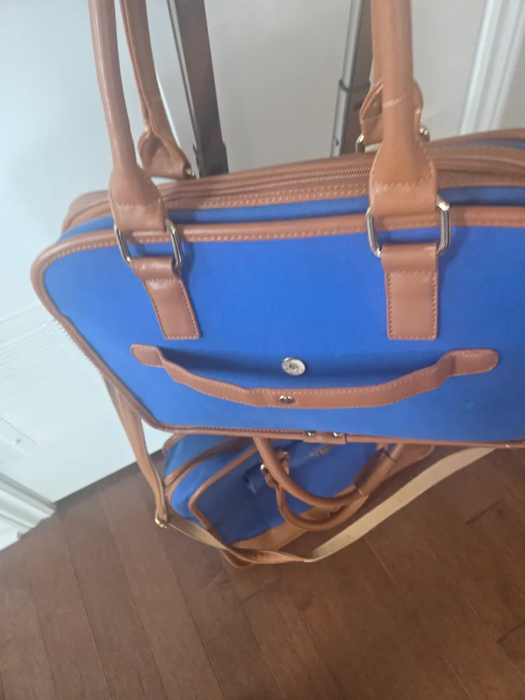 Blue Rolling Suitcase & Matching Tote Bag image indicator(2)