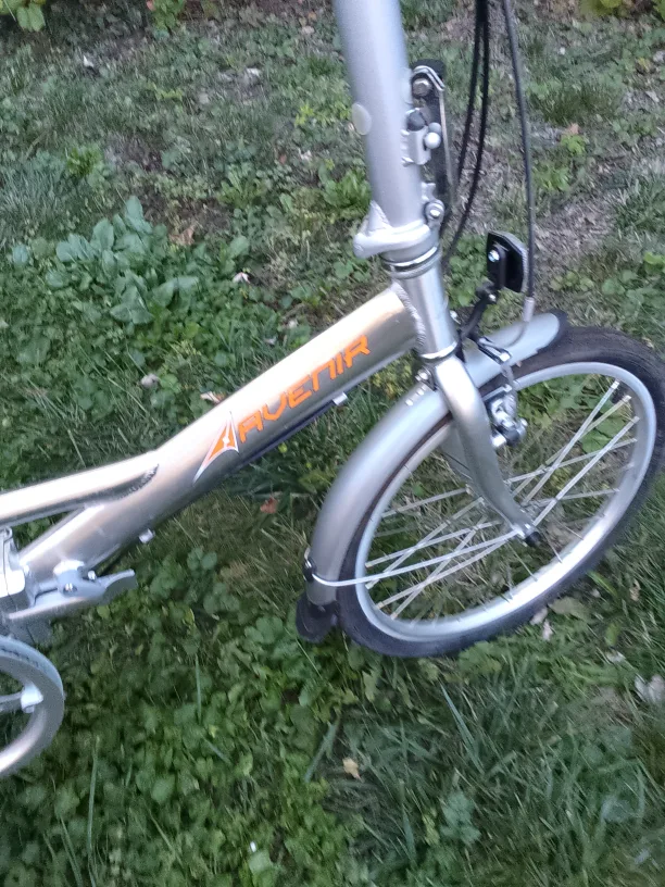 Avenir Folding Bike - Silver image indicator(2)