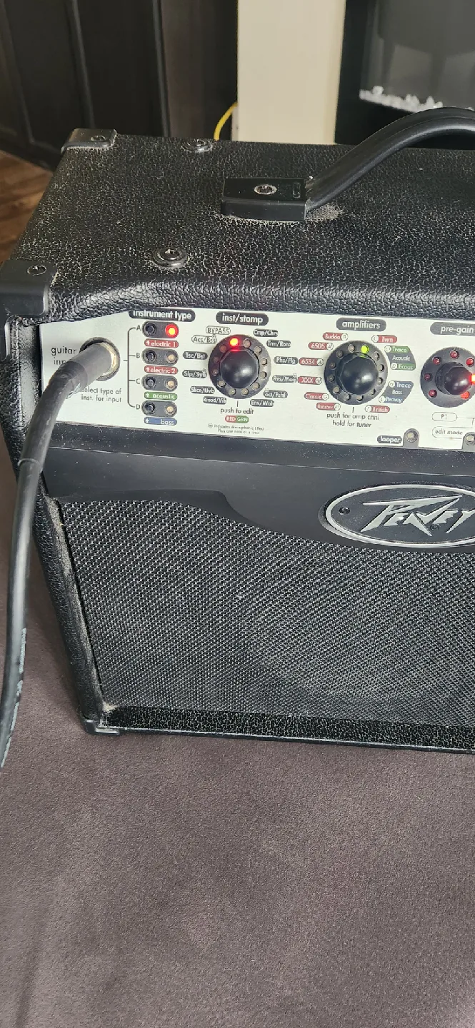 Peavey Predator Guitar and Vypyr VIP-1 Guitar Amplifier image indicator(2)