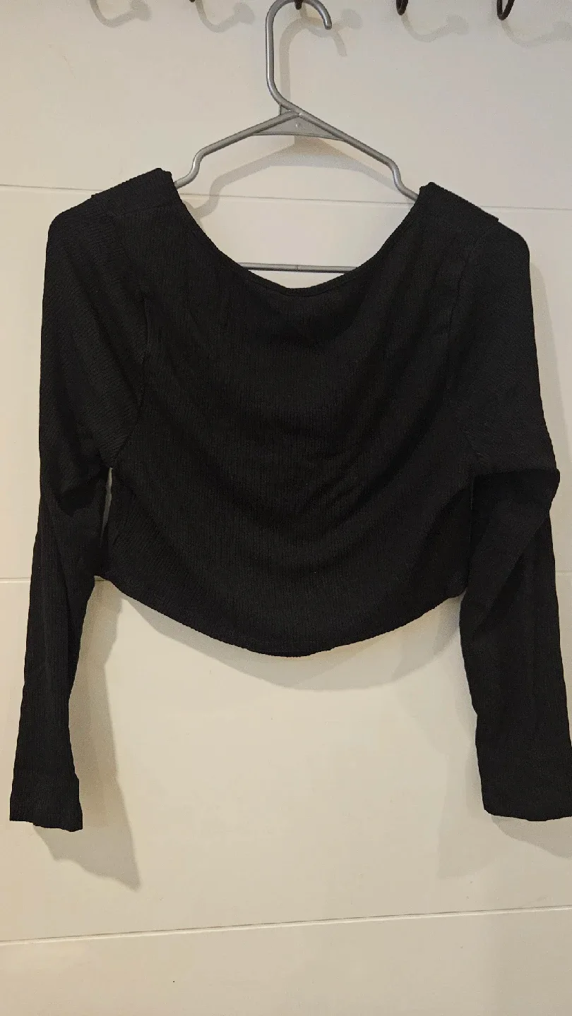Shein Black Long Sleeve Crop Top - Size 1XL image indicator(2)