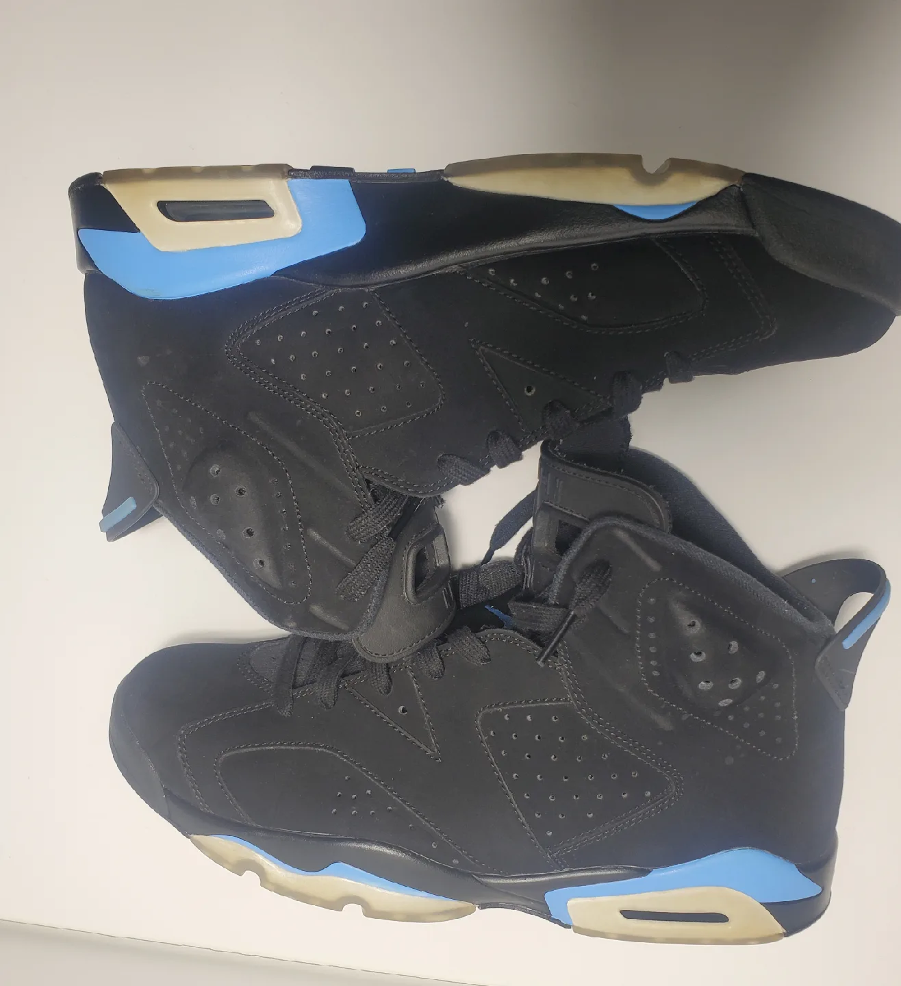 Men’s Jordan 6 Retro UNC 384664-006 Size 11.5 image indicator(2)