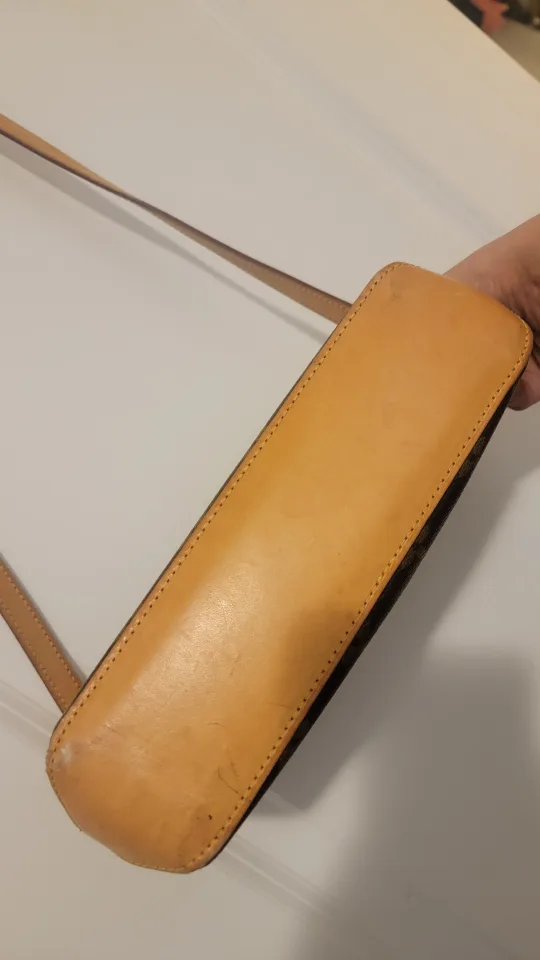 VINTAGE Louis Vuitton Monogram Canvas Trotteur cross body bag image indicator(9)