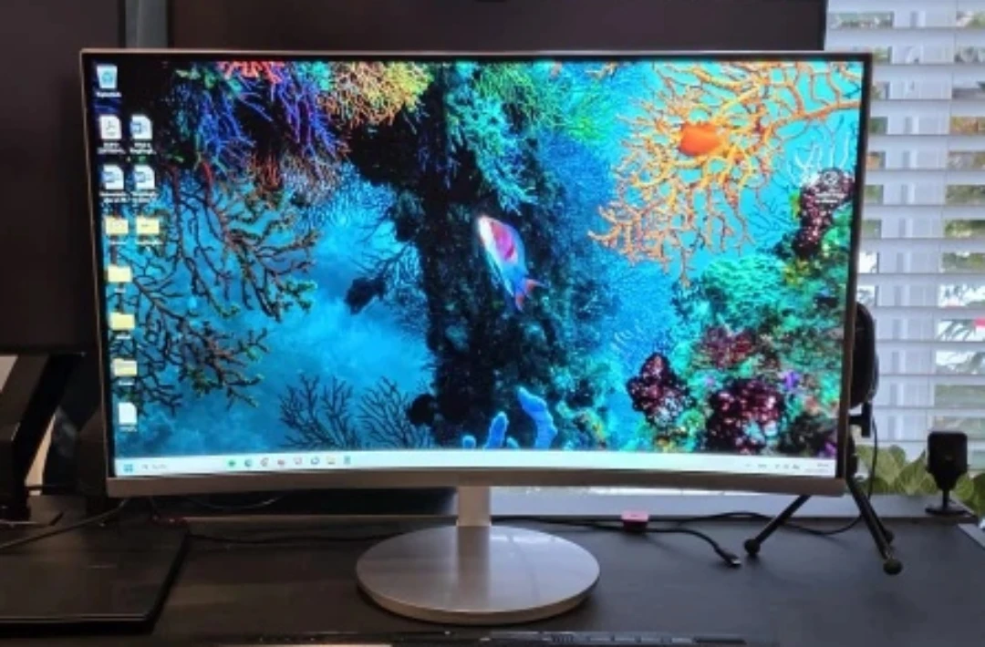 Samsung Curved Monitor - photo 4