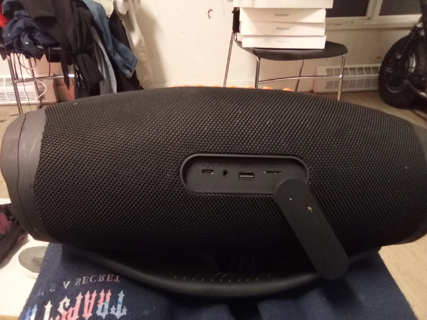 JBL Boombox 3 Portable Bluetooth Speaker image indicator(2)