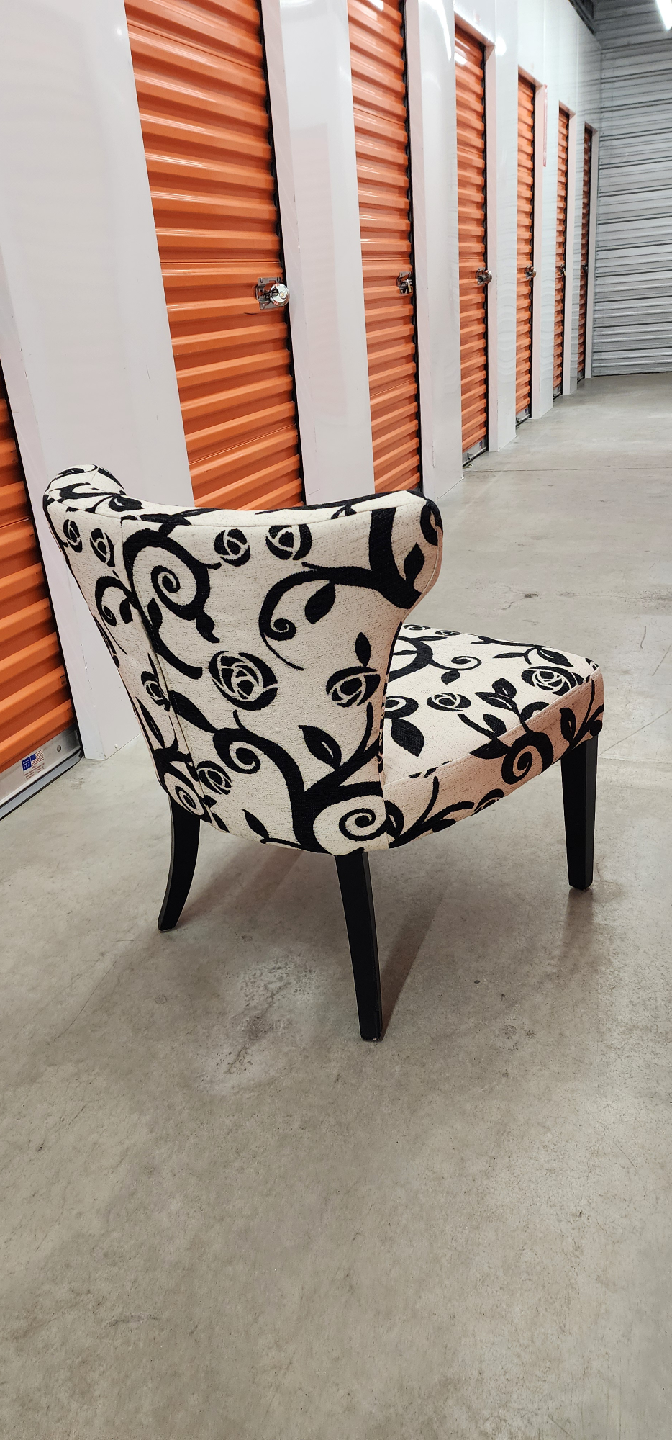Accent Chair - Black and White Floral Pattern - photo 3