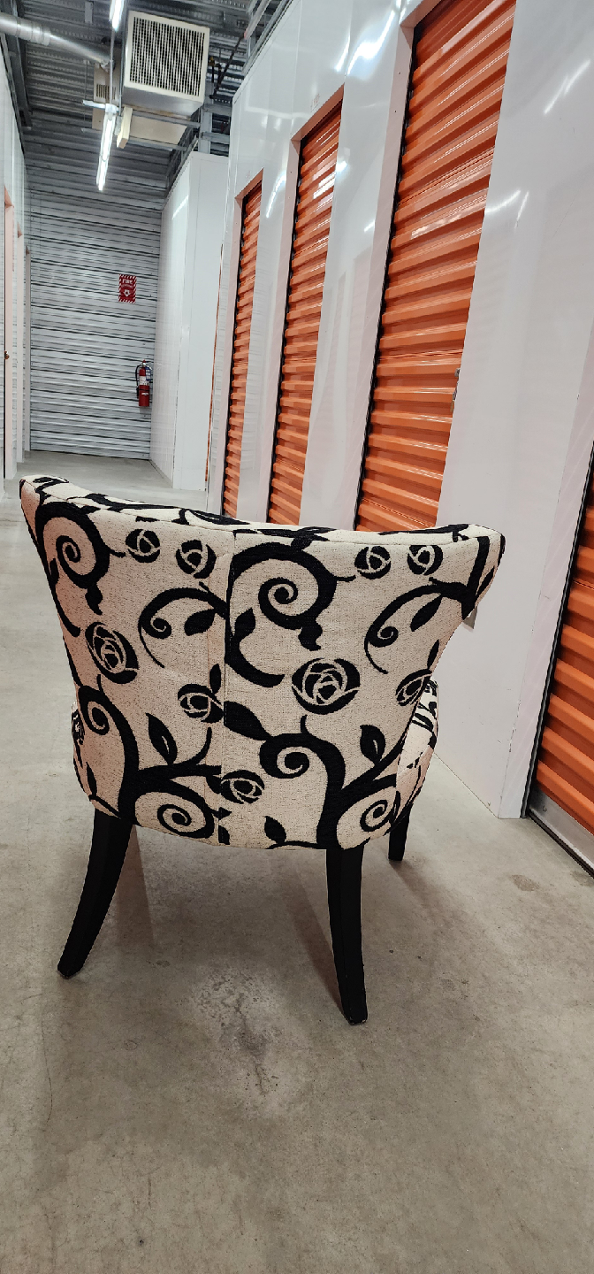 Accent Chair - Black and White Floral Pattern - photo 4