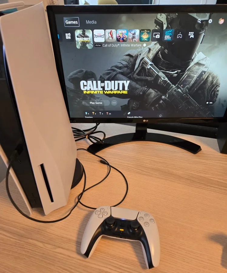 PS5 disc. (No scam) With controller and cables. No issues. thumbnail