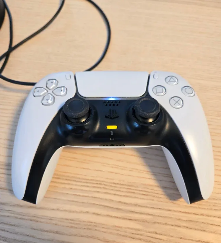 PS5 disc. (No scam) With controller and cables. No issues. image indicator(2)