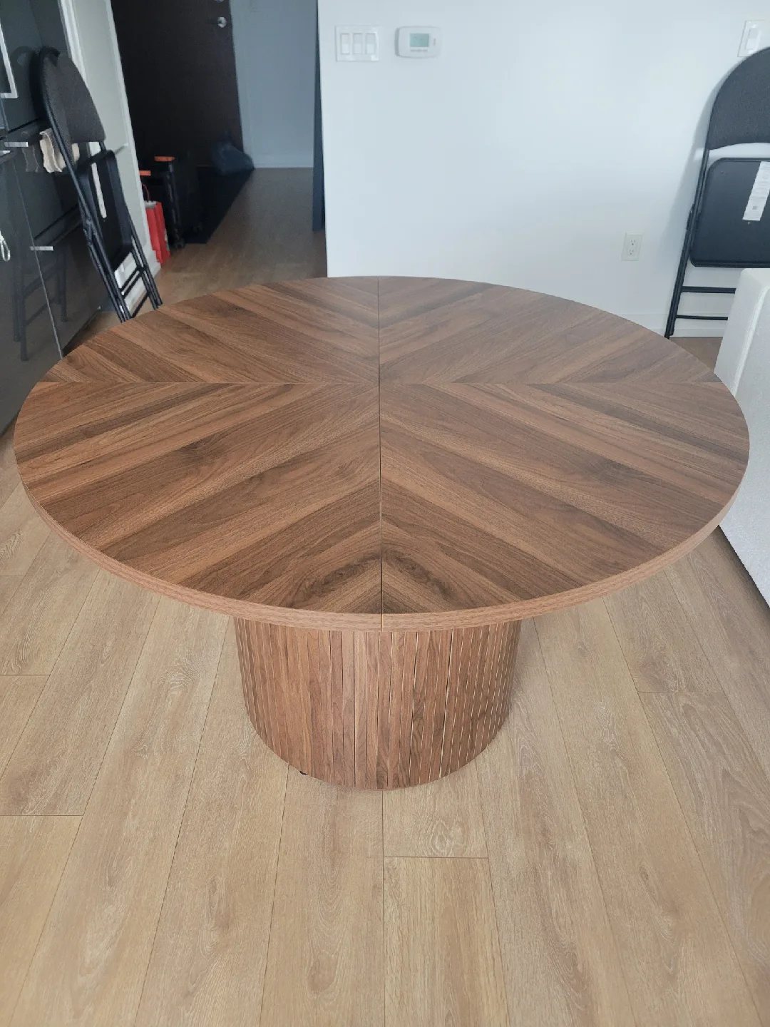 Round Wooden Dining Table - 47.24" Diameter image indicator(3)