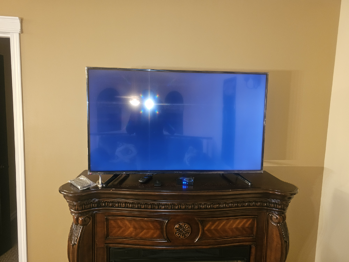Insignia 50" 4K UHD LED TV - photo 2
