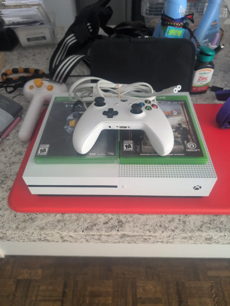 Xbox One S Console - White image indicator(5)