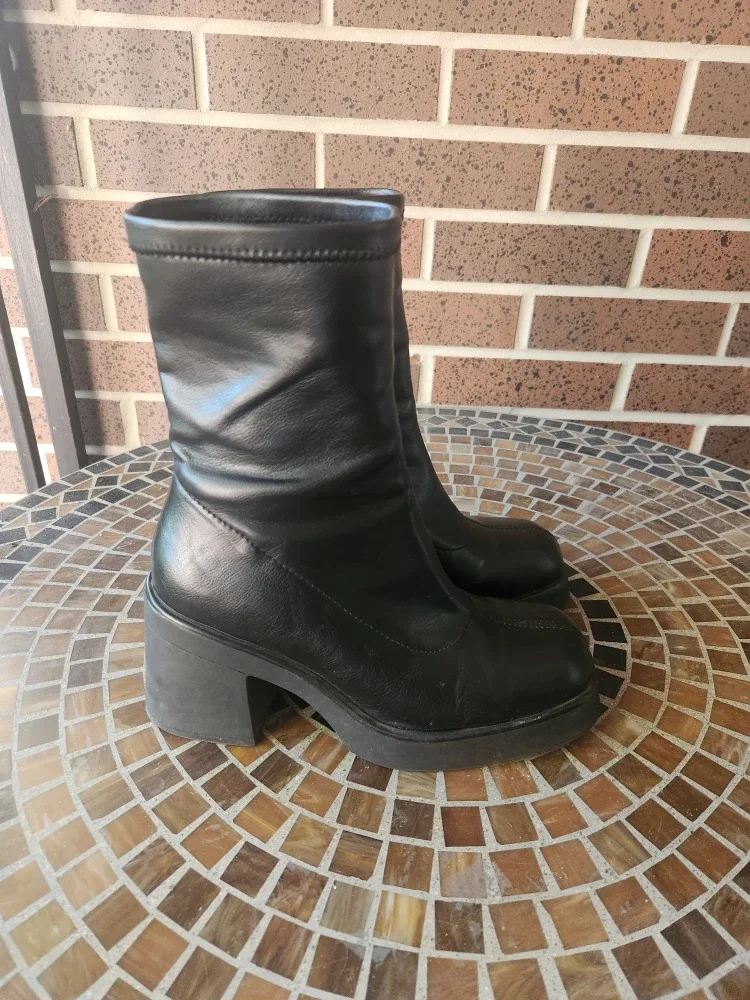 Black Platform Boots image indicator(2)