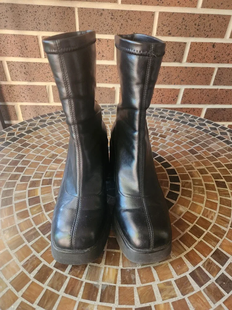 Black Platform Boots image indicator(3)