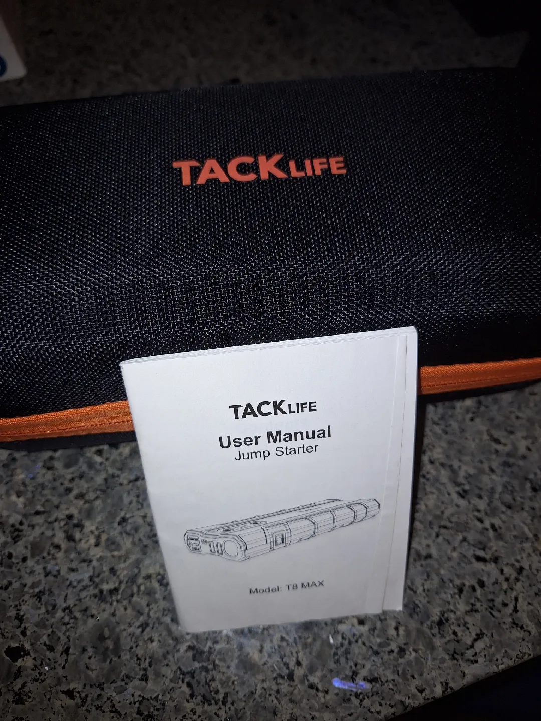 Tacklife T8 MAX Jump Starter with Case image indicator(2)