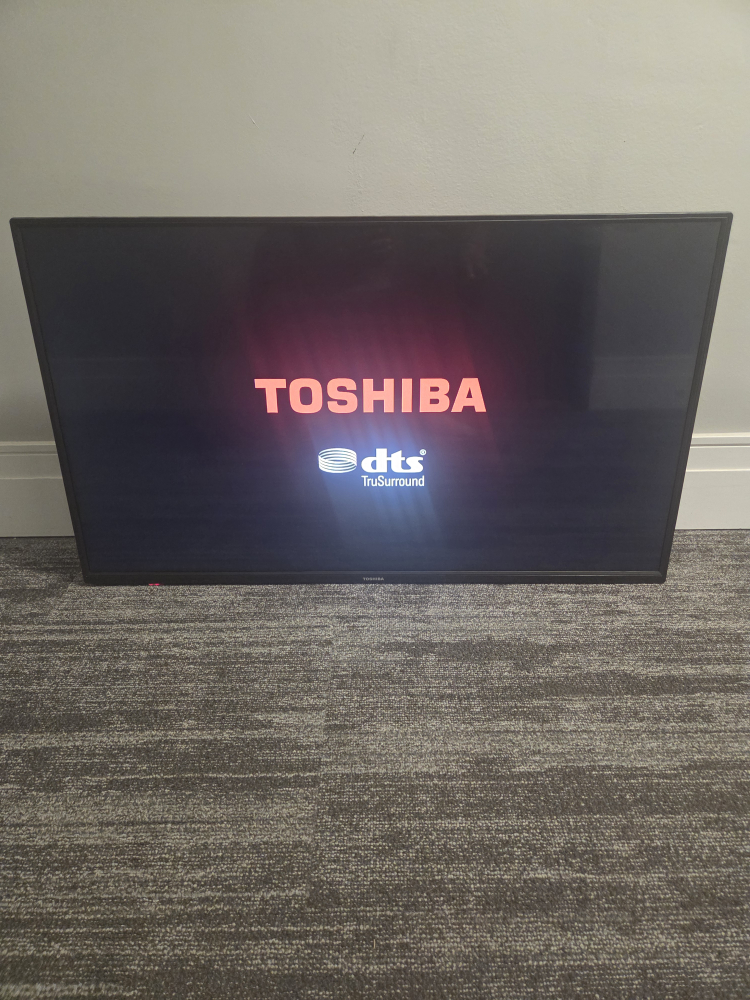 🥕Toshiba LCD Flat-screen TV