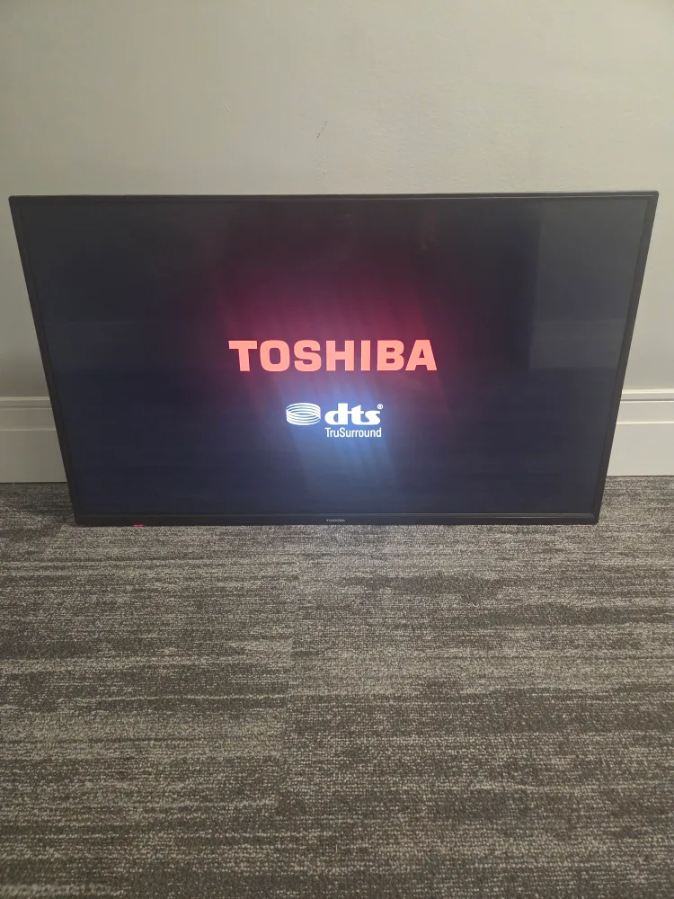🥕Toshiba LCD Flat-screen TV thumbnail