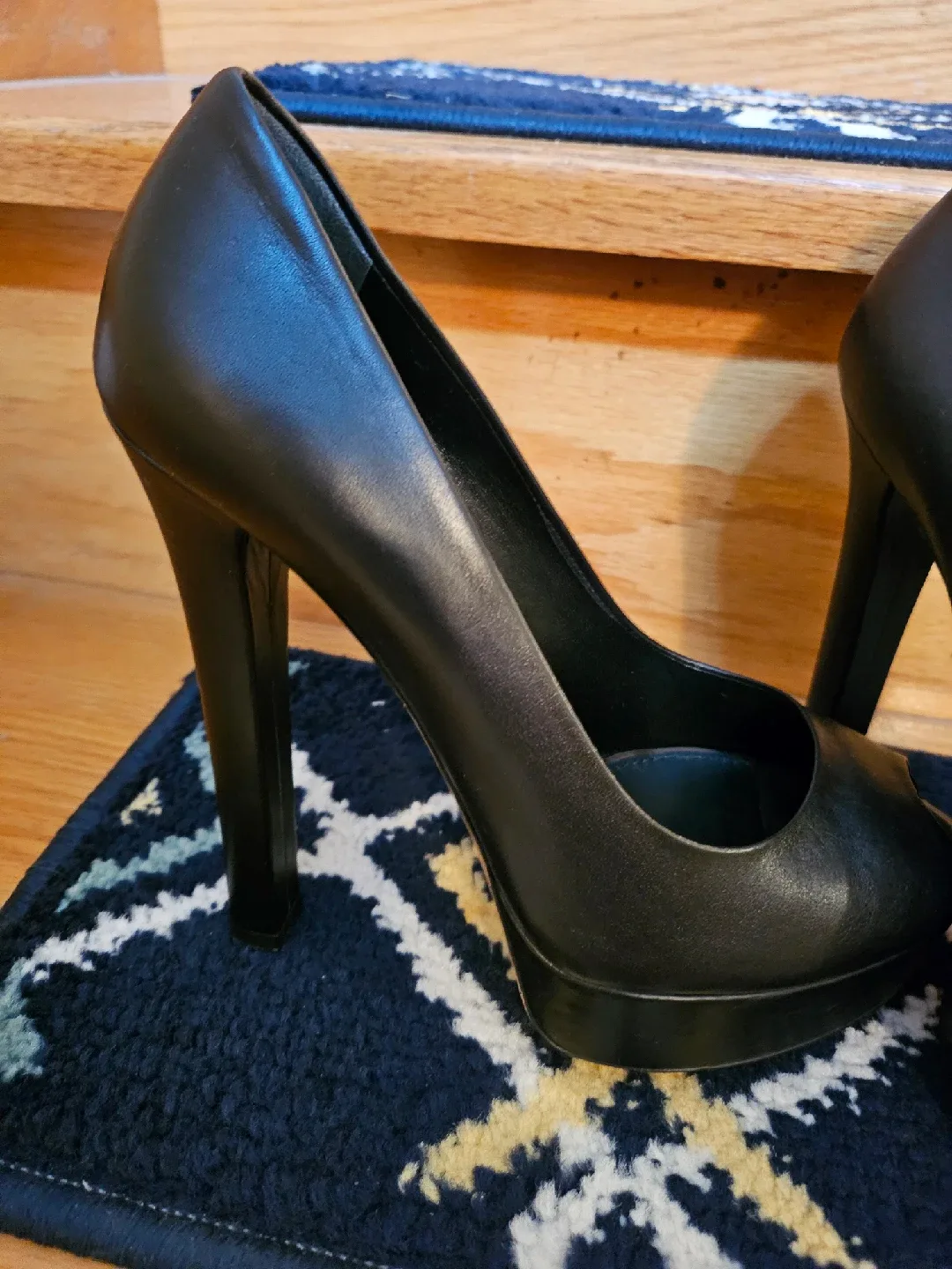 Gucci Black Leather Peep Toe Heels - Size 8 image indicator(2)