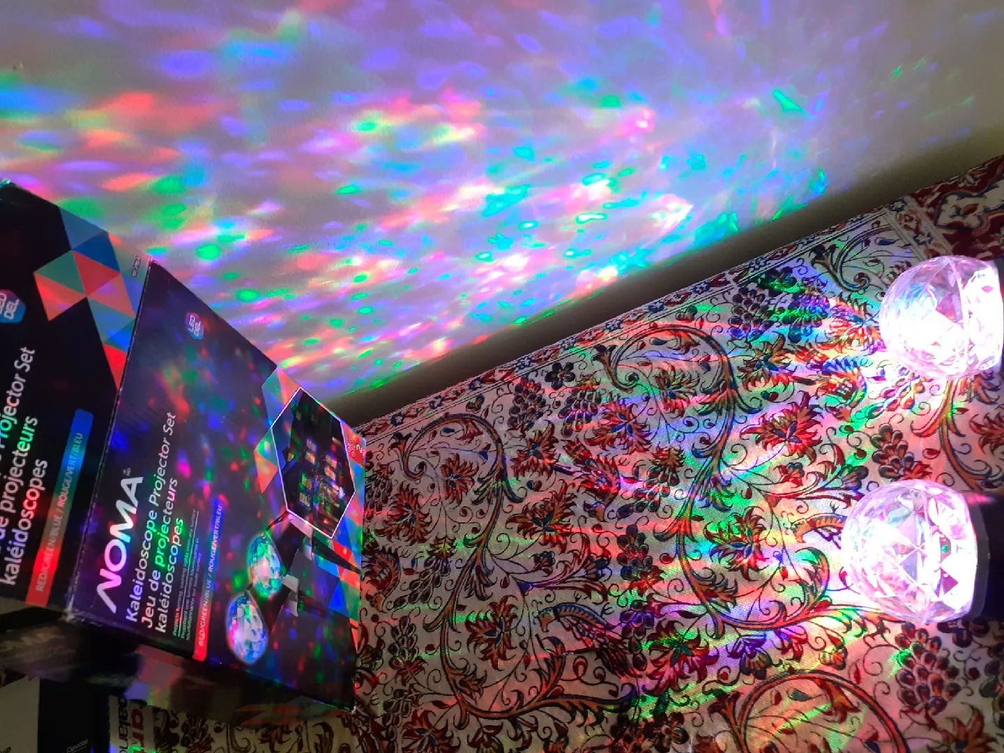 NOMA Kaleidoscope Projector Set - LED Light Show image indicator(3)