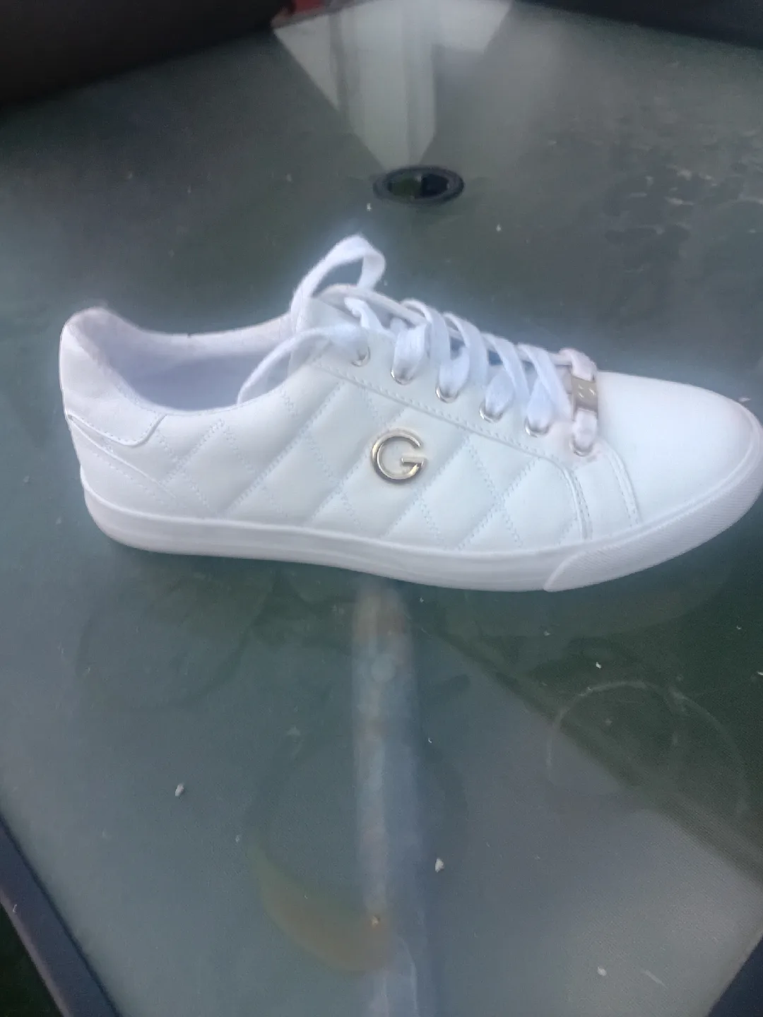 Brand new never Worn Womens size 9M Guess shoes image indicator(2)