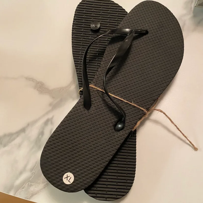 NWT Flip Flop - Unisex, Size XL thumbnail