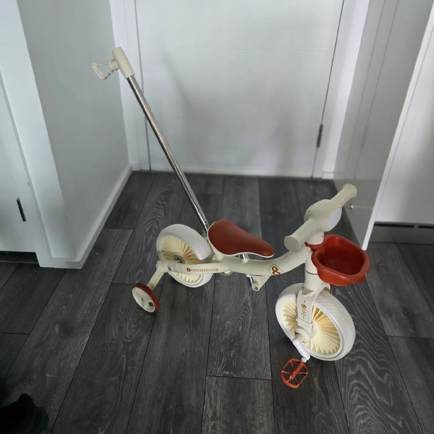 Toddler tricycle with Push Handle image indicator(3)