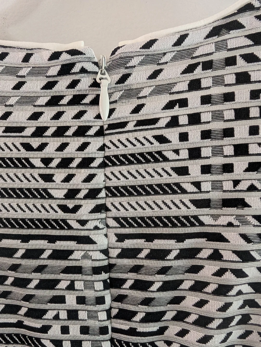 Guess Sleeveless Dress - Size 2 🧡 image indicator(4)