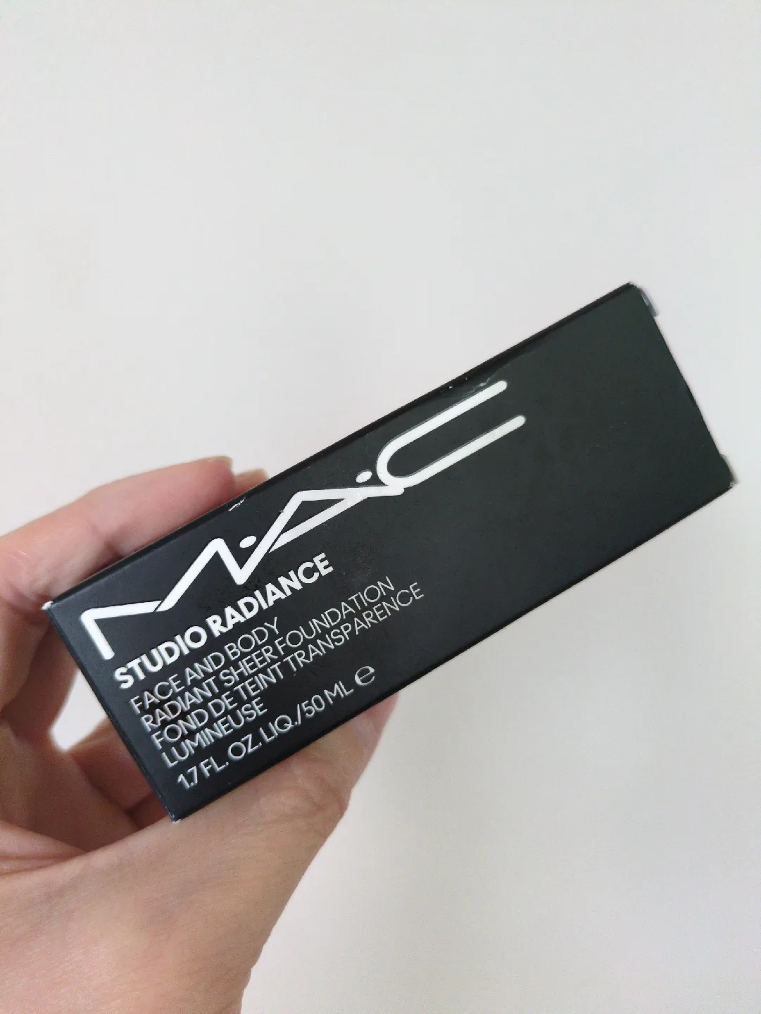MAC Studio Radiance Face and Body Foundation - C7