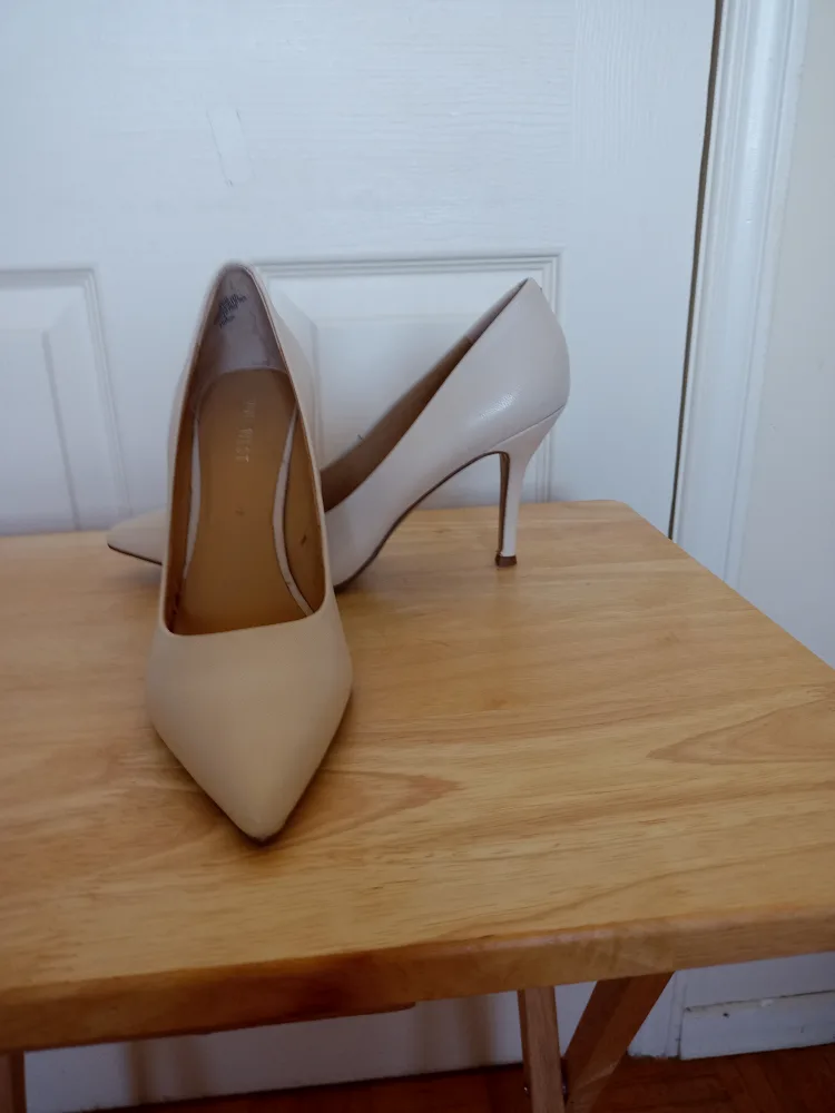 Nine West Cream Heels, Size 6.5 thumbnail