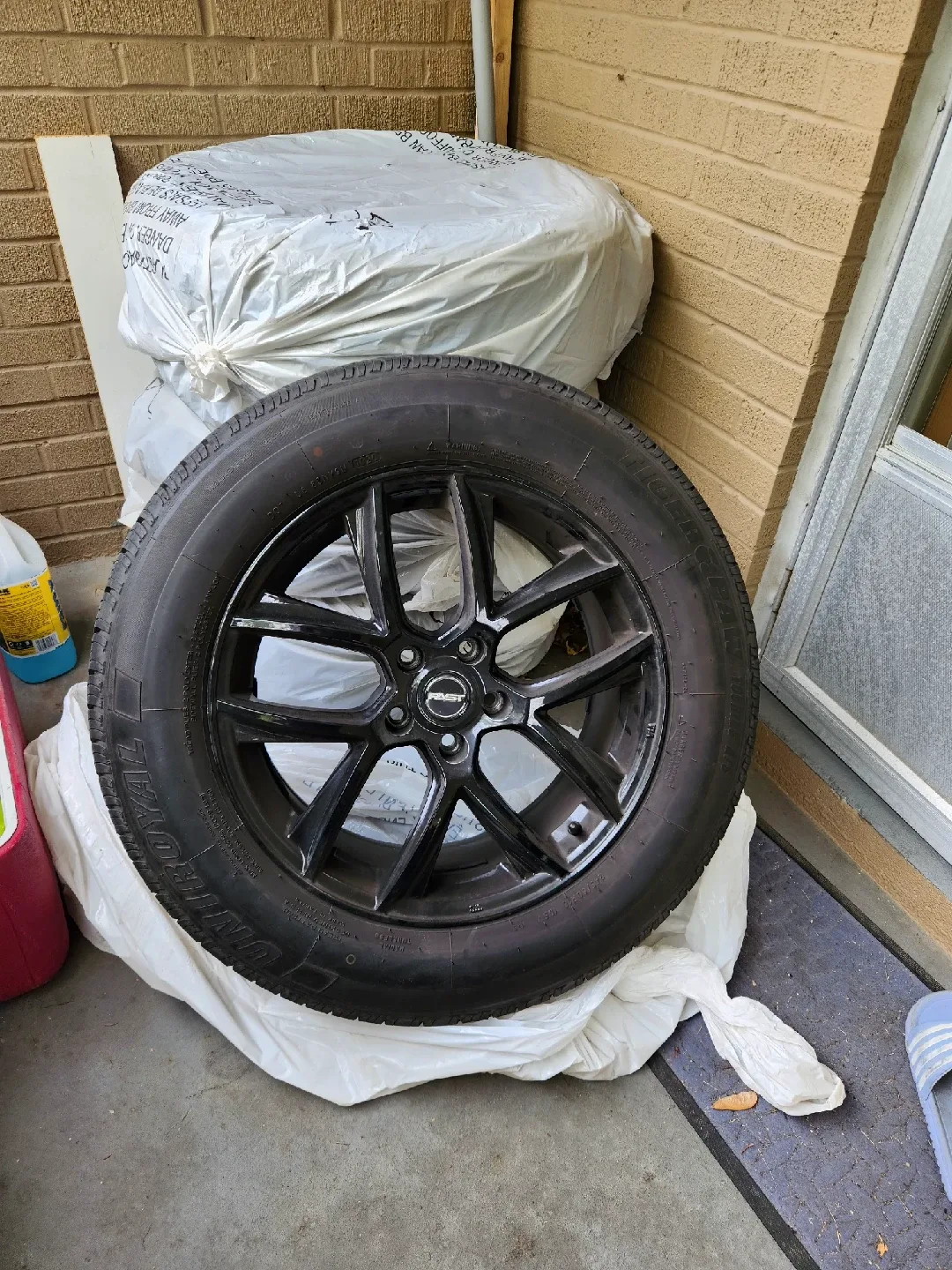 Black Alloy Wheel & Tire 245/60R18 image indicator(3)