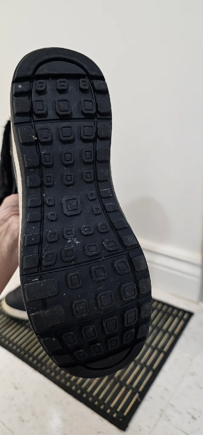 ALDO Black Winter Boots - Size 8 image indicator(5)