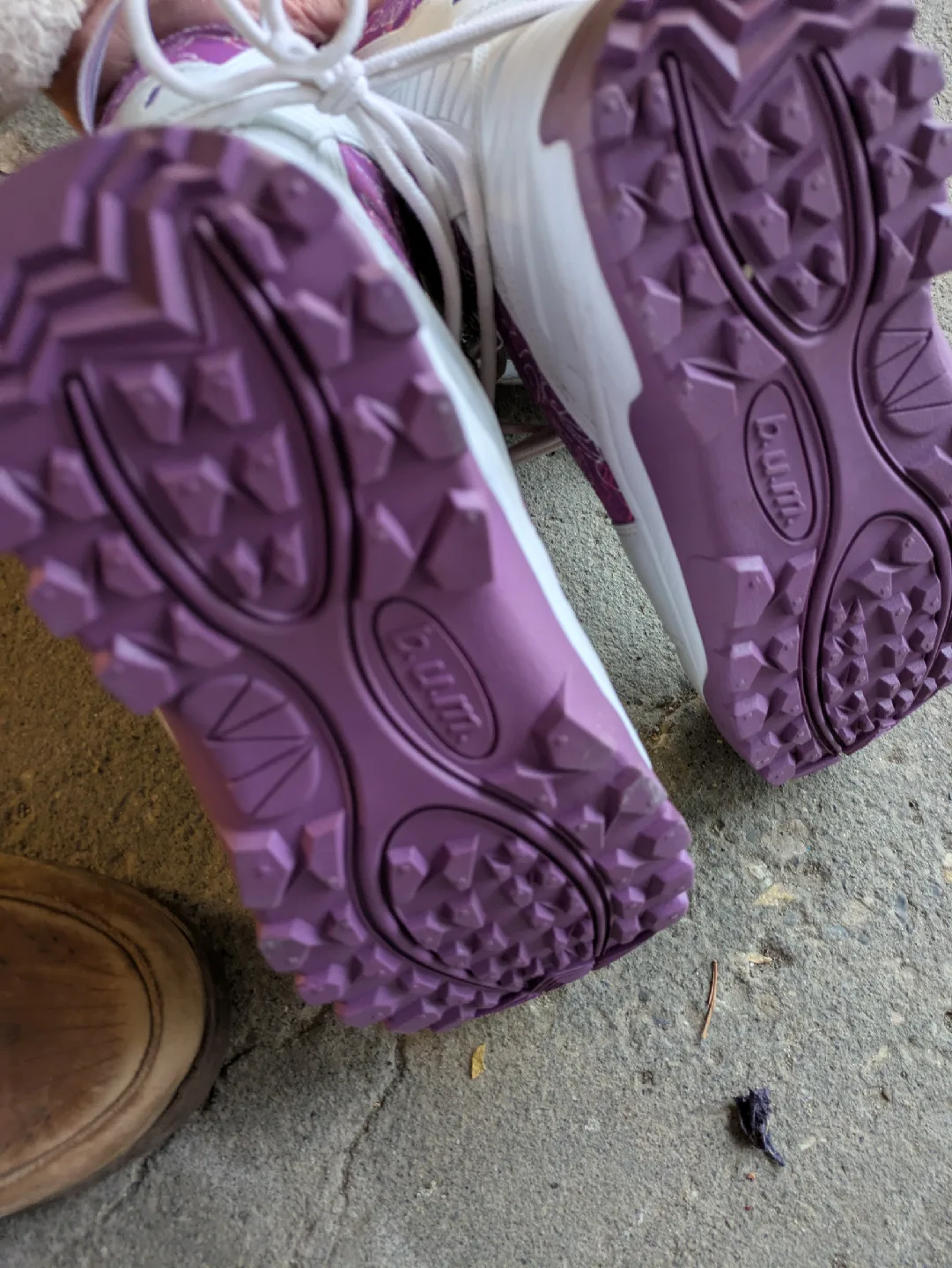 B.um Snowboard Boots - Purple & White size 7,5 image indicator(3)