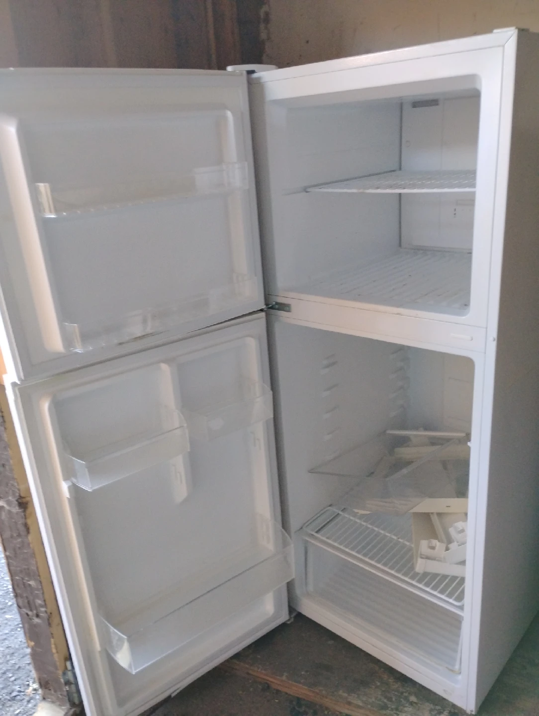 Whirlpool White Refrigerator - photo 3
