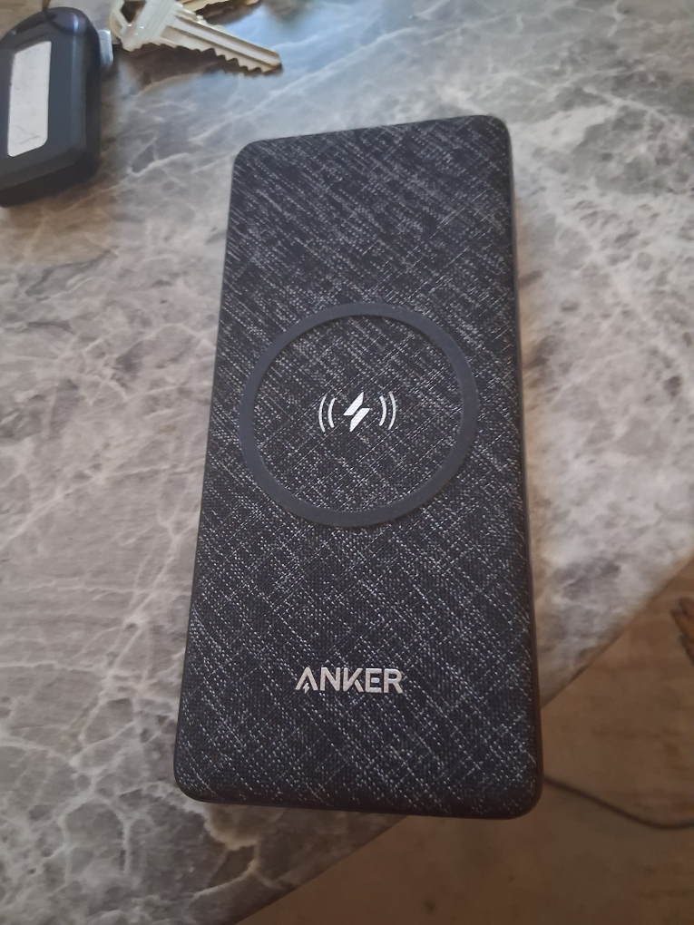 Anker Power Bank Wireless Charger - photo 2