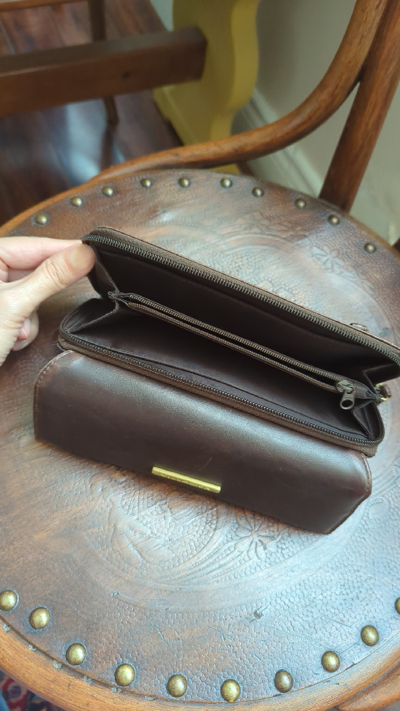 Villager Liz Claiborne Brown Leather Wallet - photo 3