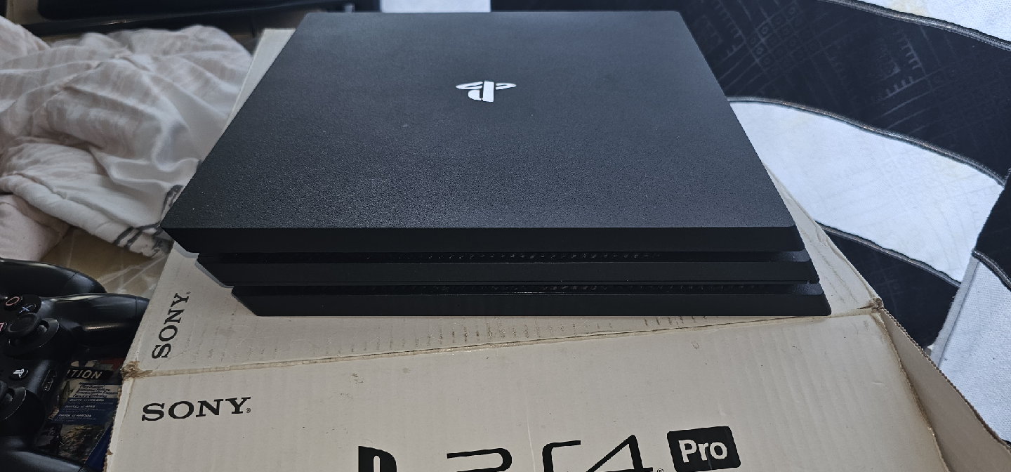 PS4 Pro 1TB Console - Complete in Box (CIB) -Great Condition - photo 4