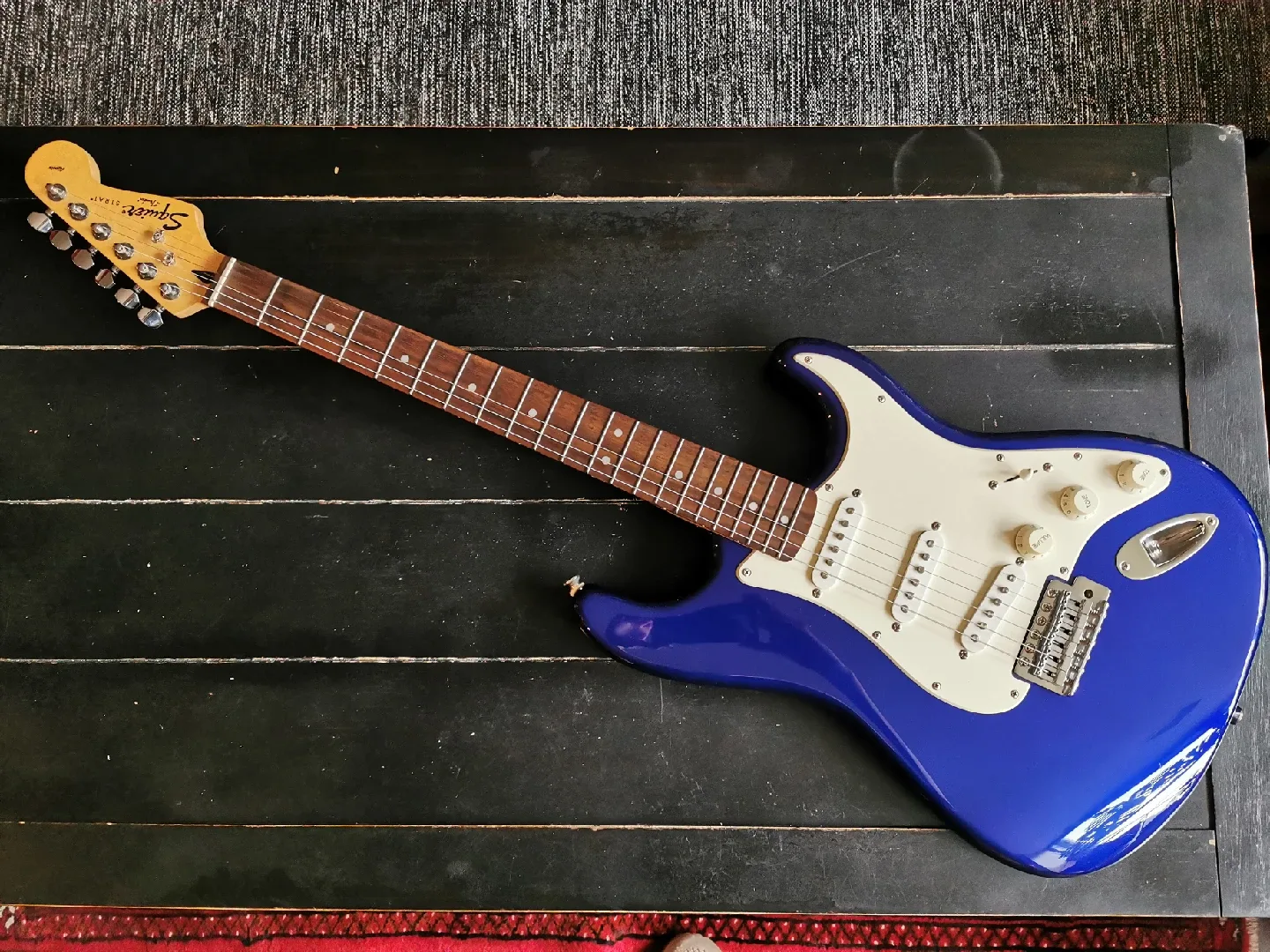 Fender Squier Stratocaster  Guitar image indicator(2)