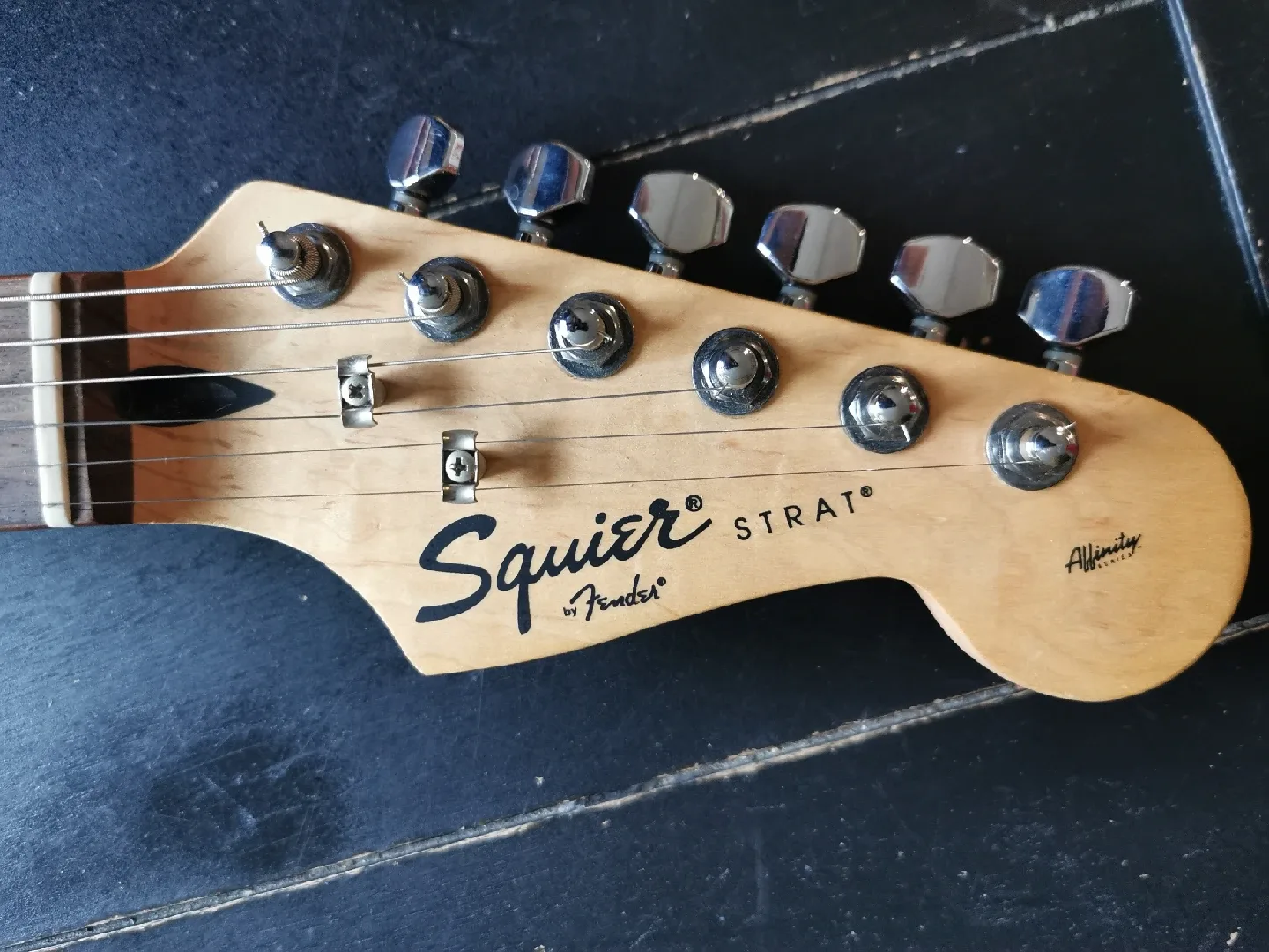 Fender Squier Stratocaster  Guitar image indicator(6)