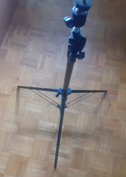 Adjustable Tripod Stand image indicator(2)