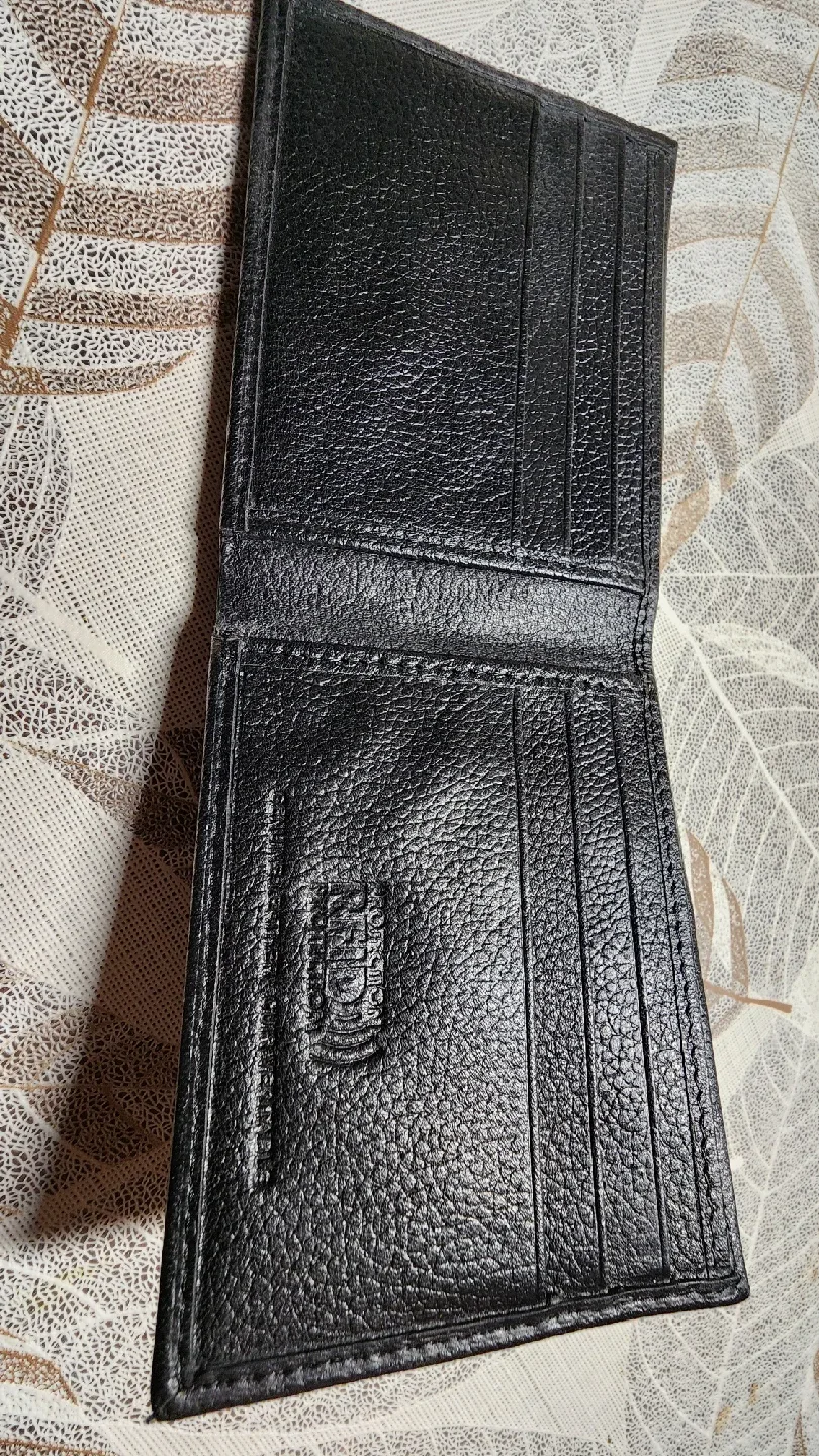 Swiss Gear RFID blocking Black Leather Wallet image indicator(2)