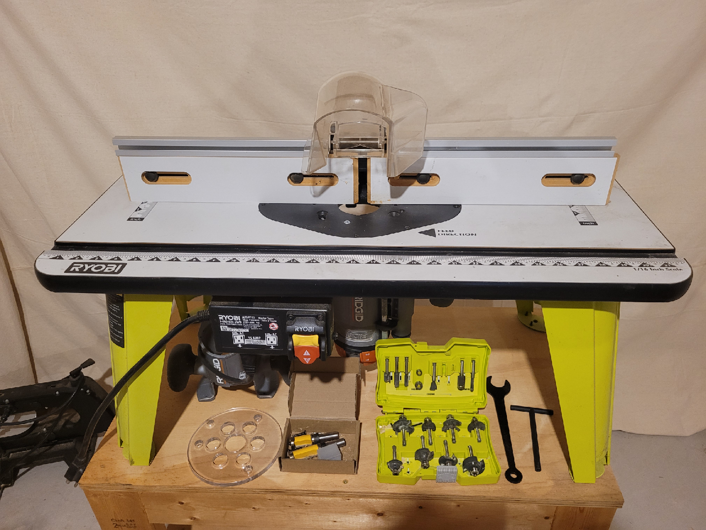 Ryobi A25RT01 Router Table with Ridgid Router