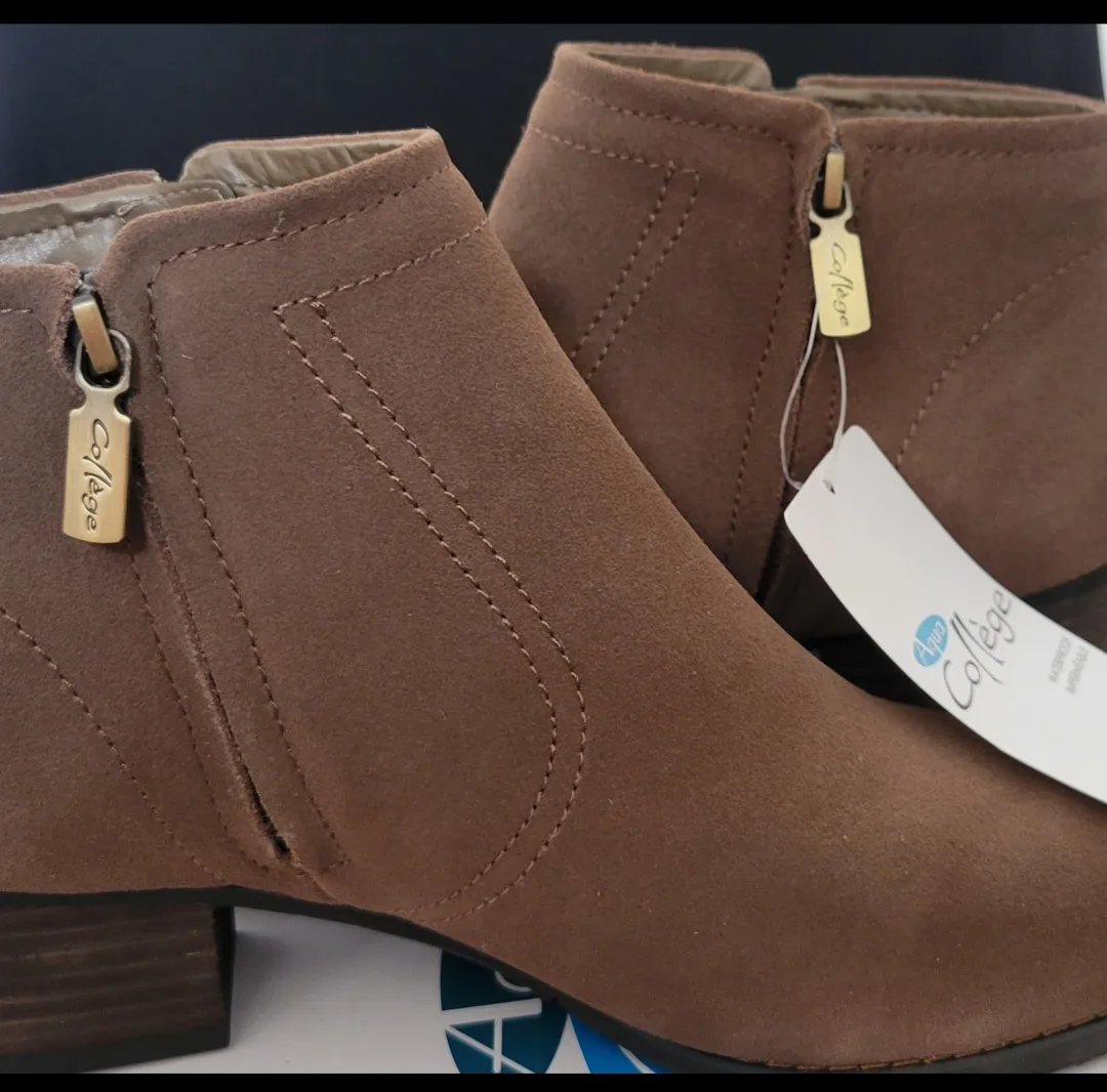 Aqua College Waterproof Ankle Boots image indicator(2)