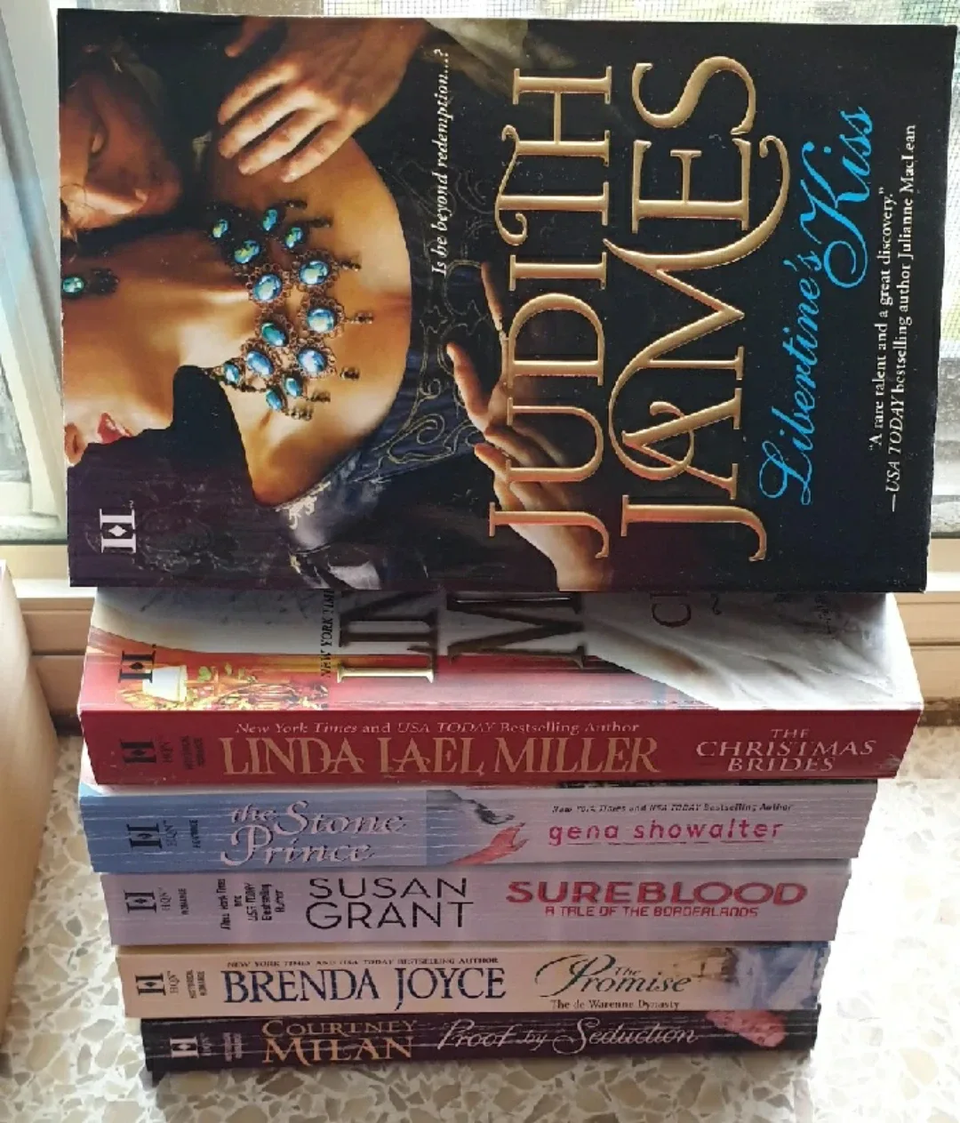 Mixed Lot of Romance Novels thumbnail