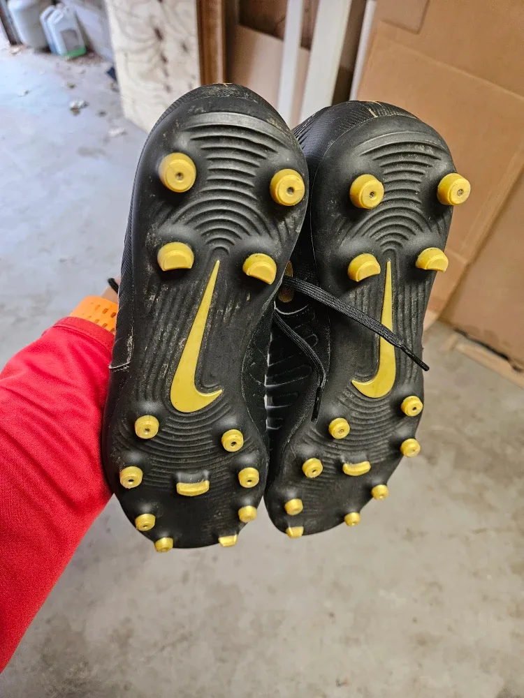 Nike Tiempo Soccer Cleats - Black & Gold image indicator(5)