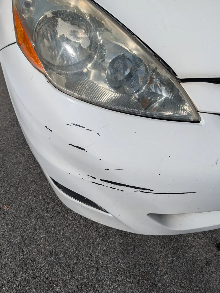 2009 Toyota Sienna LE minivan  - White image indicator(4)