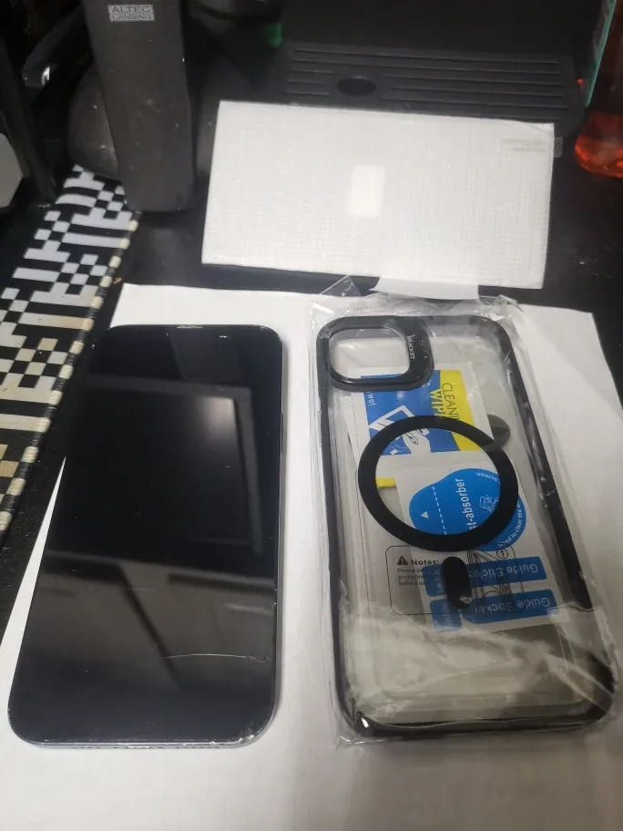 unlocked iPhone 14 plus with case and screen protector image indicator(3)