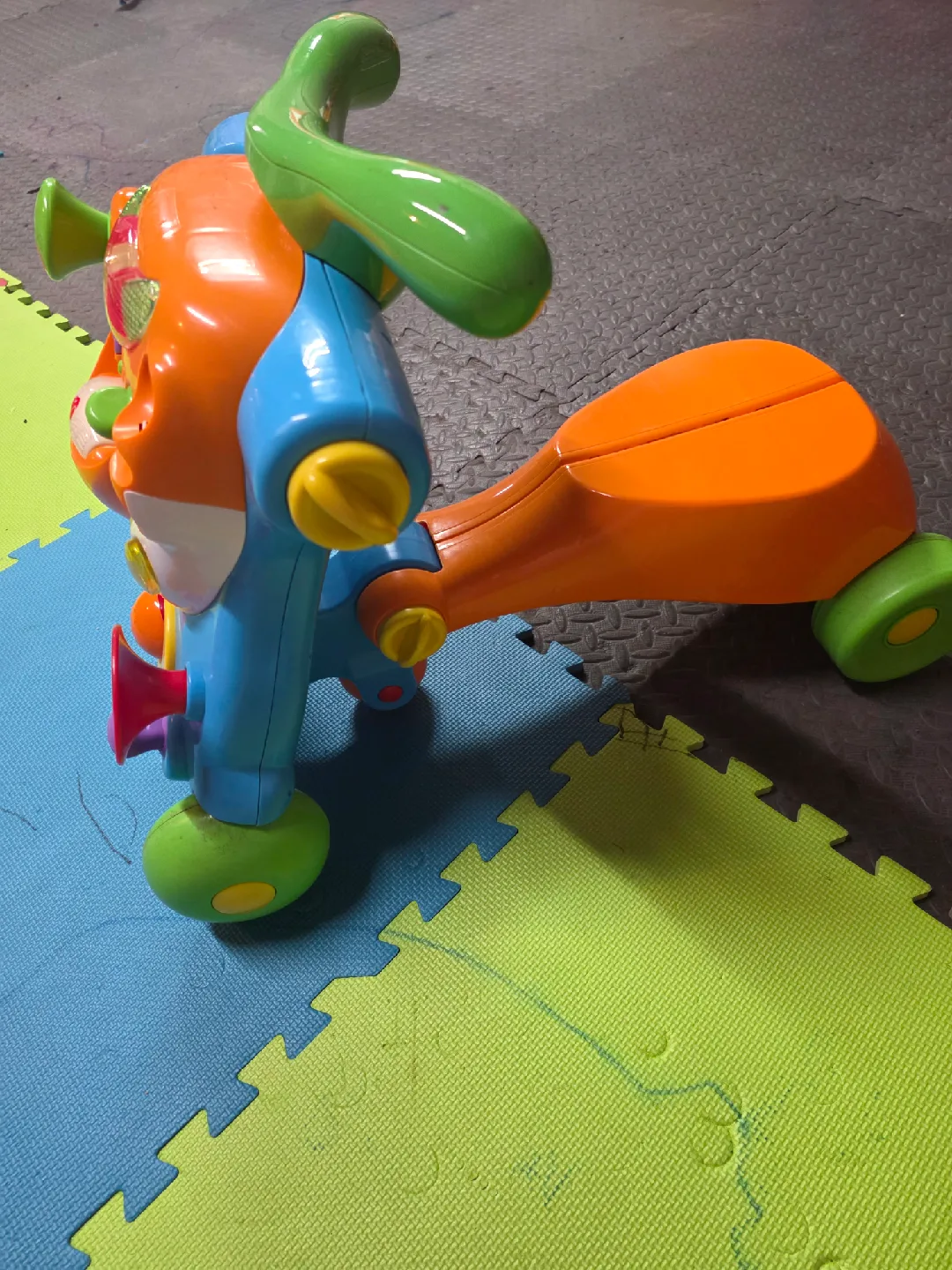 VTech Sit-to-Stand Alphabet Train image indicator(2)